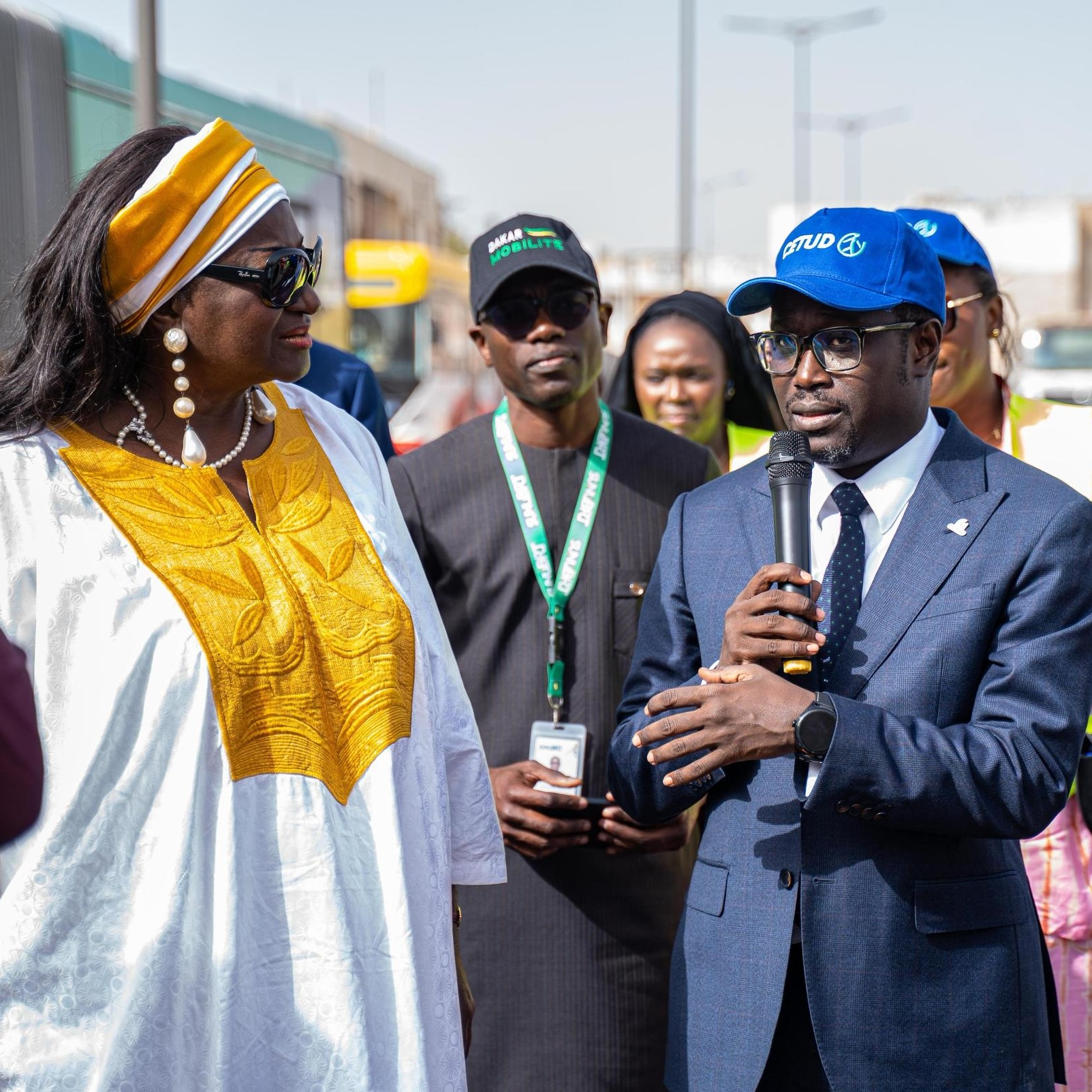 CETUD - BRT : délégation de haut niveau en provenance de Douala (Cameroun), conduite par Madame Celestine ketcha Courtès , Ministre de l’Habitat et du Développement urbain (MINHDU) du Cameroun par le directeur general du CETUD, Dr. Thierno Birahim AW