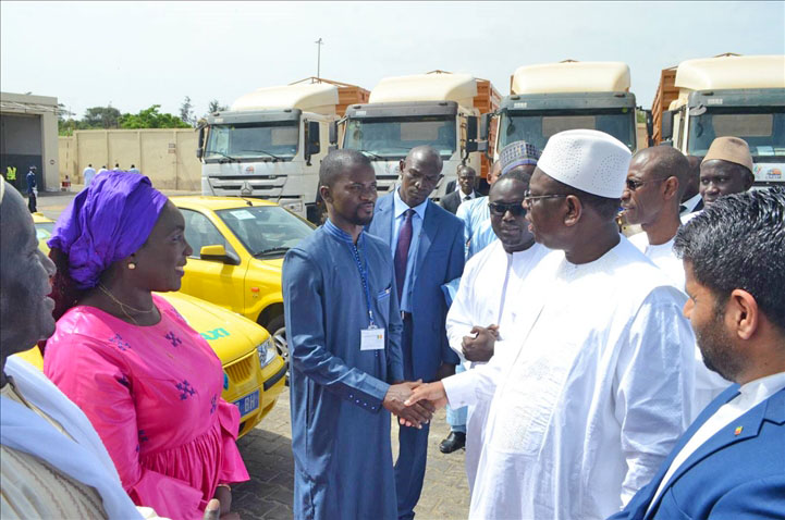 Cérémonie de remise des clés de 70 Taxis AIBD par S.EM. Macky SALL