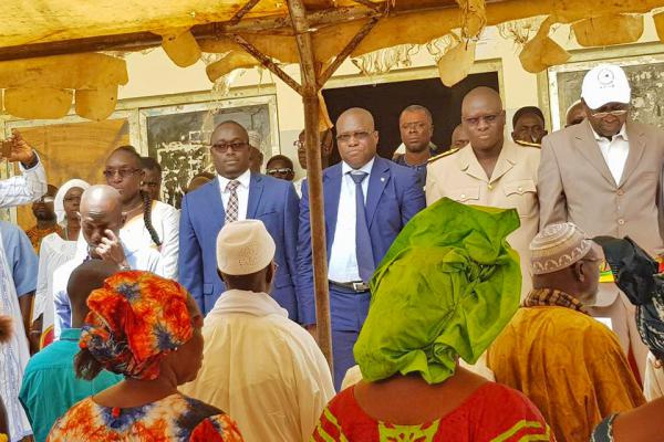 Cérémonie de remise des clés de 38 minibus à Mbour